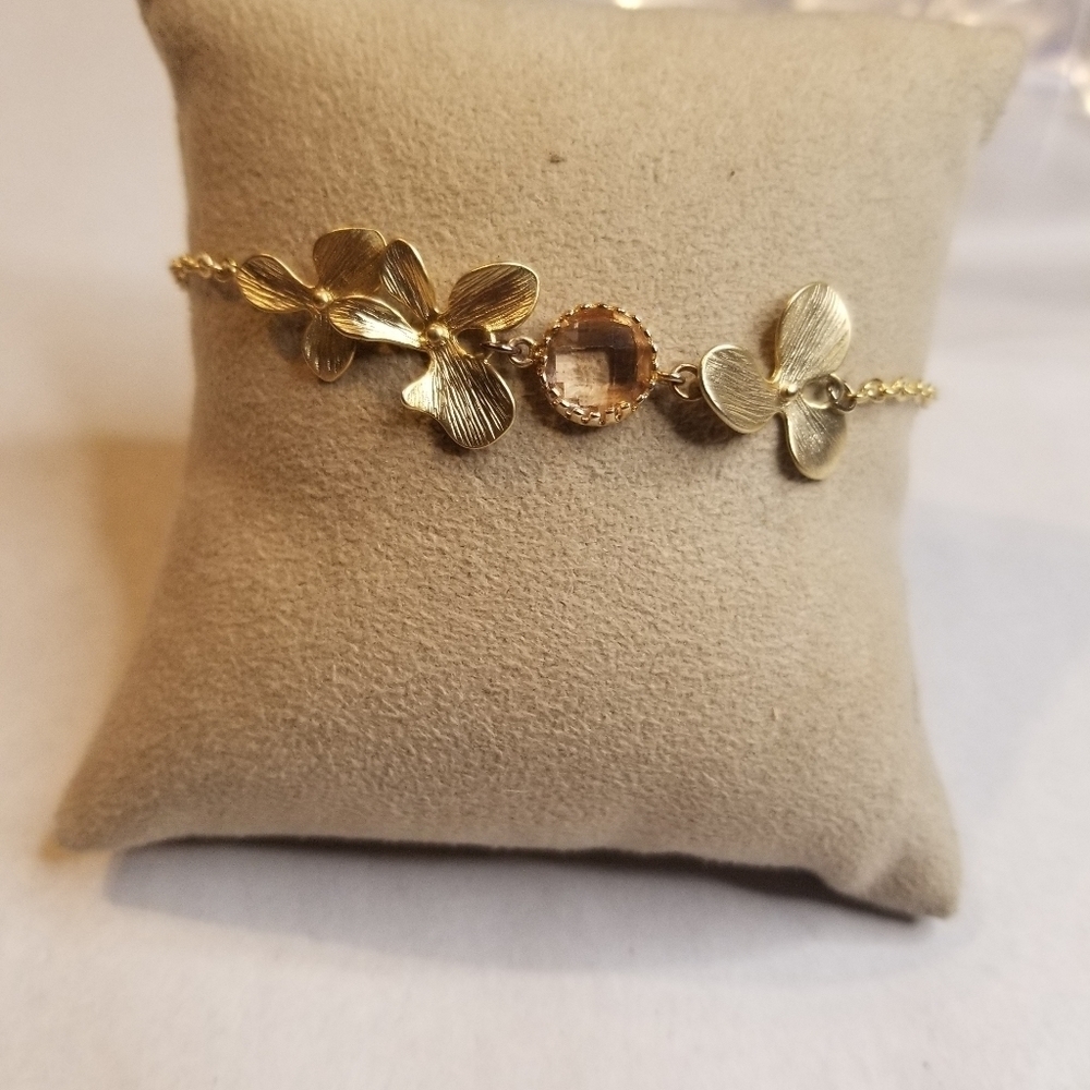 Goldtone bracelet with citrine colored stone
